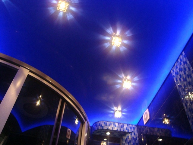Натяжной потолок с подсветкой в Пирятине